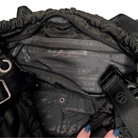 RARE lululemon athletica All-Black Effortless Gym and Yoga Bag - Picture 4 of 7